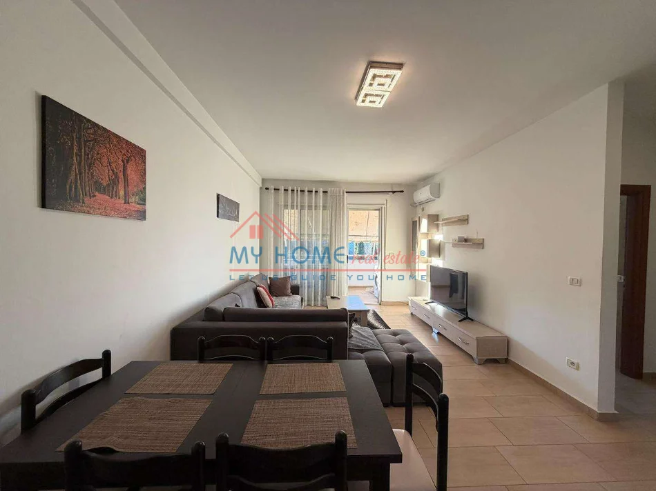 Tirane, jepet me qera apartament 1+1+Ballkon Kati 4, 63 m² 700 € (Kopeshti Botanik)