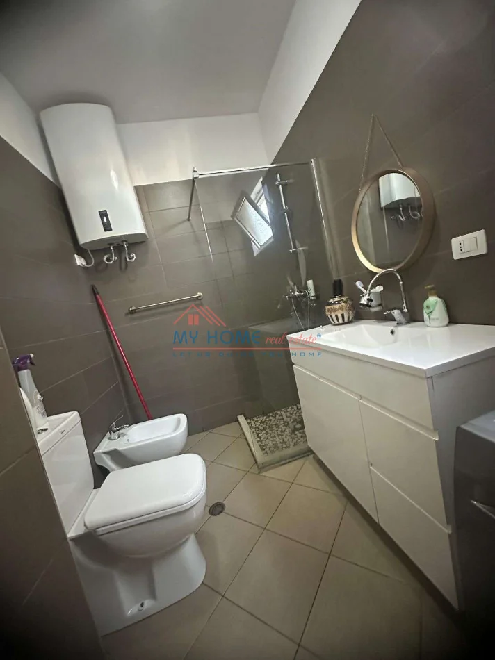 Tirane, jepet me qera apartament 1+1+Ballkon Kati 3, 73 m² 600 € (Rruga Peti)