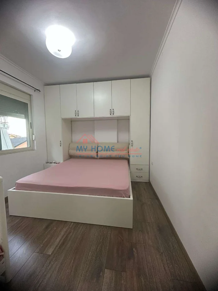 Tirane, jepet me qera apartament 1+1+Ballkon Kati 3, 73 m² 600 € (Rruga Peti)
