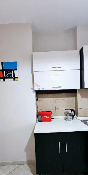Tirane, jepet me qera apartament 1+1+Ballkon Kati 4, 75 m² 600 € (Rruga e Kavajes)
