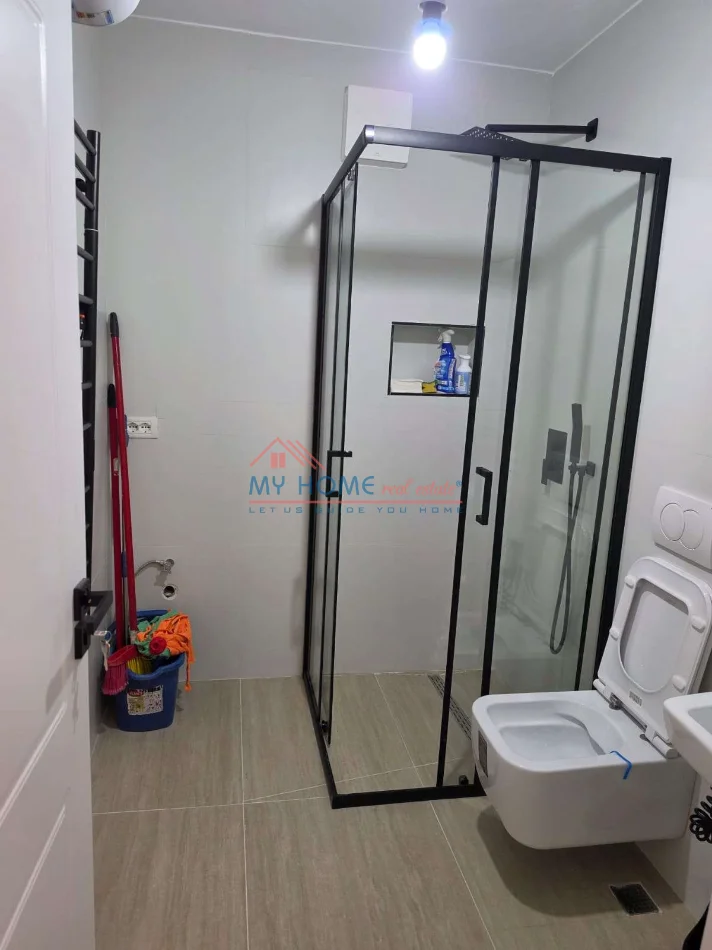 Tirane, jepet me qera apartament 2+1+Ballkon Kati 5, 98 m² 700 € (Rruga e Kavajes)