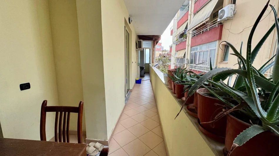 Tirane, jepet me qera apartament 2+1+Ballkon Kati 2, 85 m² 700 € (KODRA E DIELLIT)