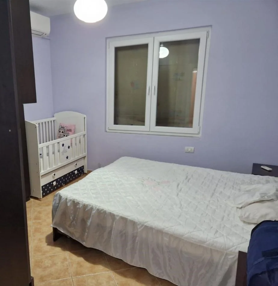 Tirane, jepet me qera apartament 3+1+Ballkon , 105 m² 800 € (Rruga Hysni Gerbolli)