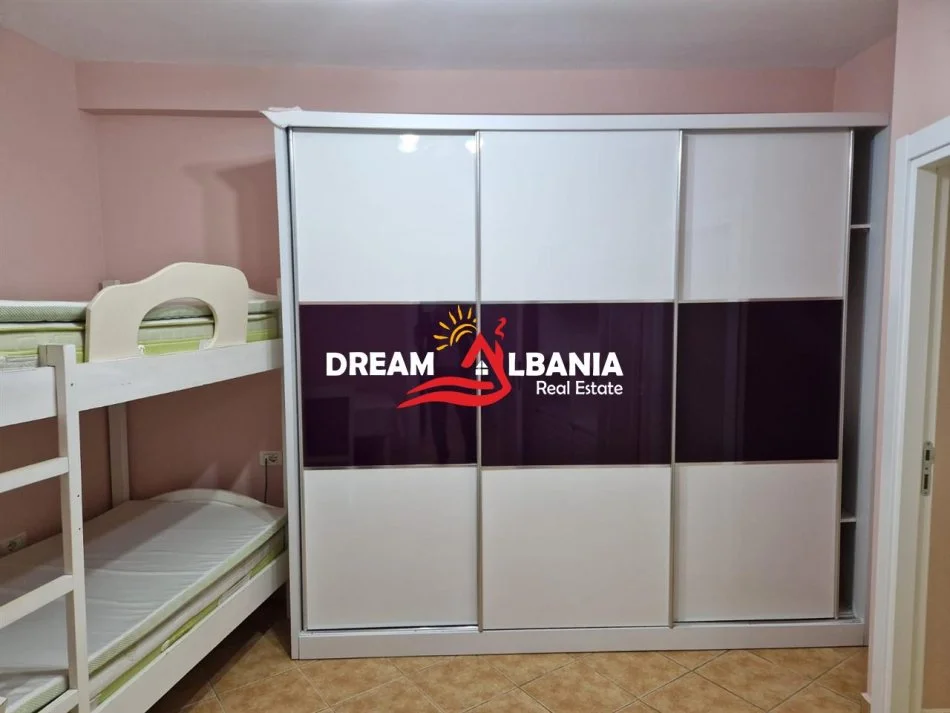 Tirane, jepet me qera apartament 3+1 , 110 m² 800 € (Zogu i Zi)