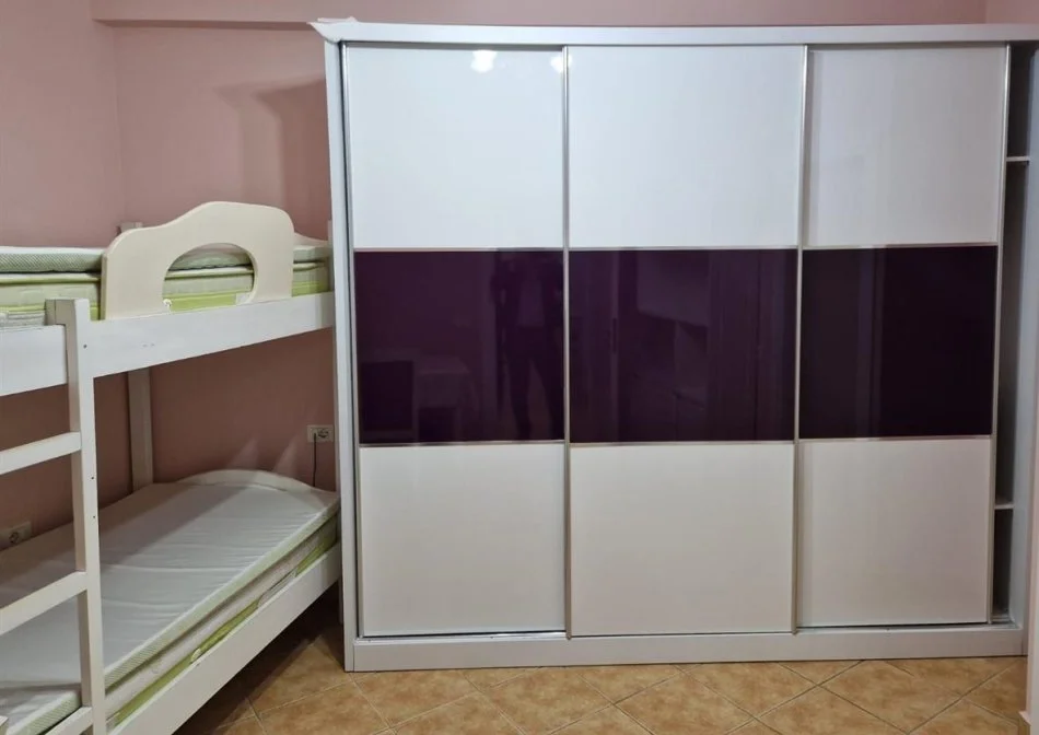 Tirane, jepet me qera apartament 2+1 Kati 4, 106 m² 1.000 € (rruga egnatia)