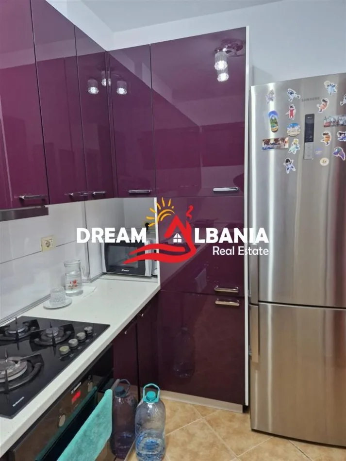 Tirane, jepet me qera apartament 3+1 , 110 m² 800 € (Zogu i Zi)