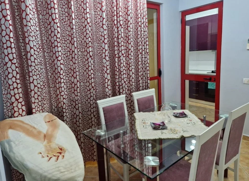 Tirane, jepet me qera apartament 2+1 Kati 4, 106 m² 1.000 € (rruga egnatia)