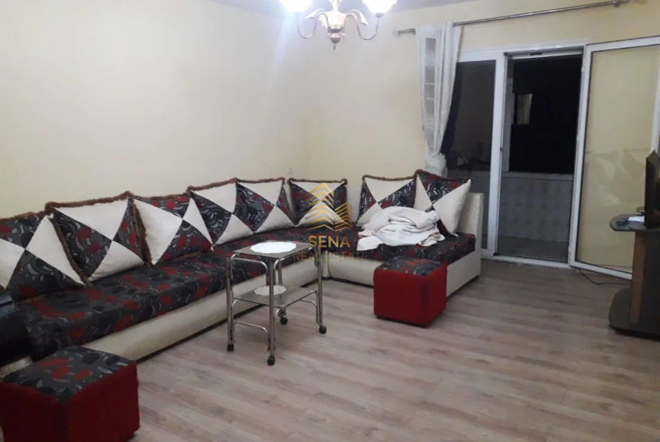 Tirane, jepet me qera apartament 2+1+Ballkon Kati 4, 80 m² 470 € (Zogu i Zi)