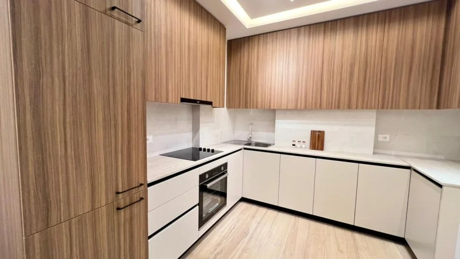 Me Qera : 1+1📍Zogu i Zi (Prane Ring Center) - 75.000 Lek - S.70m² - Pllt.V 2025 || I Pabanuar me Parë & Arreduar me Arkitekt✨️