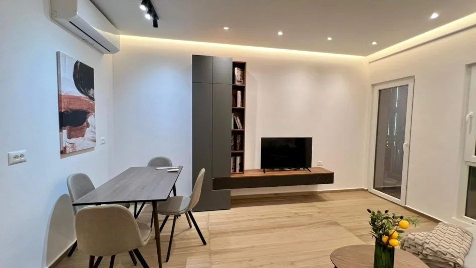 Me Qera : 1+1📍Zogu i Zi (Prane Ring Center) - 75.000 Lek - S.70m² - Pllt.V 2025 || I Pabanuar me Parë & Arreduar me Arkitekt✨️