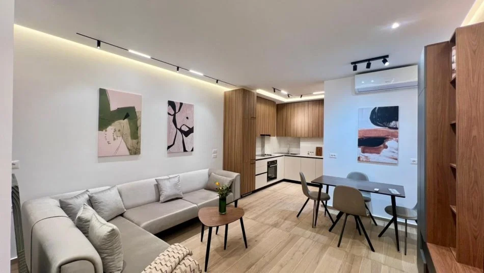 Me Qera : 1+1📍Zogu i Zi (Prane Ring Center) - 75.000 Lek - S.70m² - Pllt.V 2025 || I Pabanuar me Parë & Arreduar me Arkitekt✨️