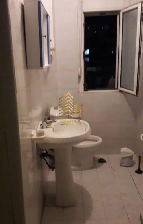 Tirane, jepet me qera apartament 2+1+Ballkon Kati 4, 80 m² 470 € (Zogu i Zi)