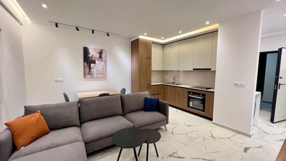 Me Qera : 1+1📍Zogu i Zi (Prane Ring Center) - 73.000 Lek - S.70m² - Pllt.V 2025 || I Pabanuar me Parë & Arreduar me Arkitekt✨️