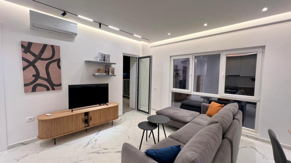 Me Qera : 1+1📍Zogu i Zi (Prane Ring Center) - 73.000 Lek - S.70m² - Pllt.V 2025 || I Pabanuar me Parë & Arreduar me Arkitekt✨️