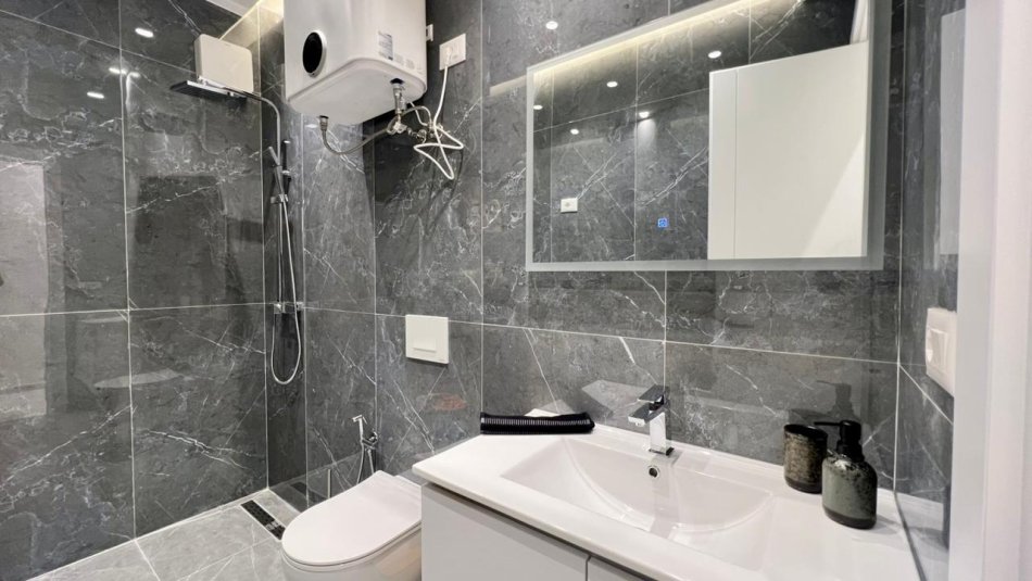 Me Qera : 1+1📍Zogu i Zi (Prane Ring Center) - 73.000 Lek - S.70m² - Pllt.V 2025 || I Pabanuar me Parë & Arreduar me Arkitekt✨️