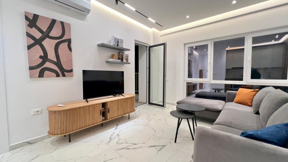 Me Qera : 1+1📍Zogu i Zi (Prane Ring Center) - 73.000 Lek - S.70m² - Pllt.V 2025 || I Pabanuar me Parë & Arreduar me Arkitekt✨️