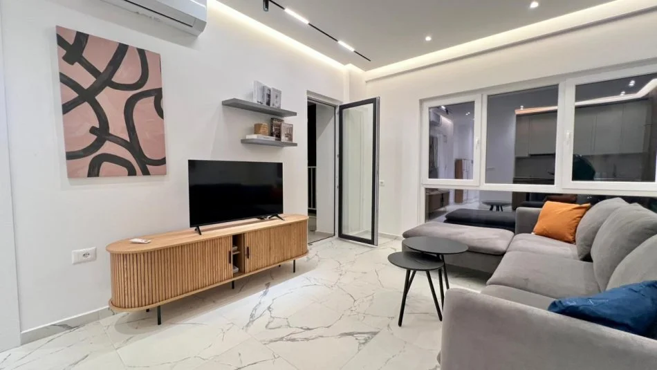 Me Qera : 1+1📍Zogu i Zi (Prane Ring Center) - 73.000 Lek - S.70m² - Pllt.V 2025 || I Pabanuar me Parë & Arreduar me Arkitekt✨️