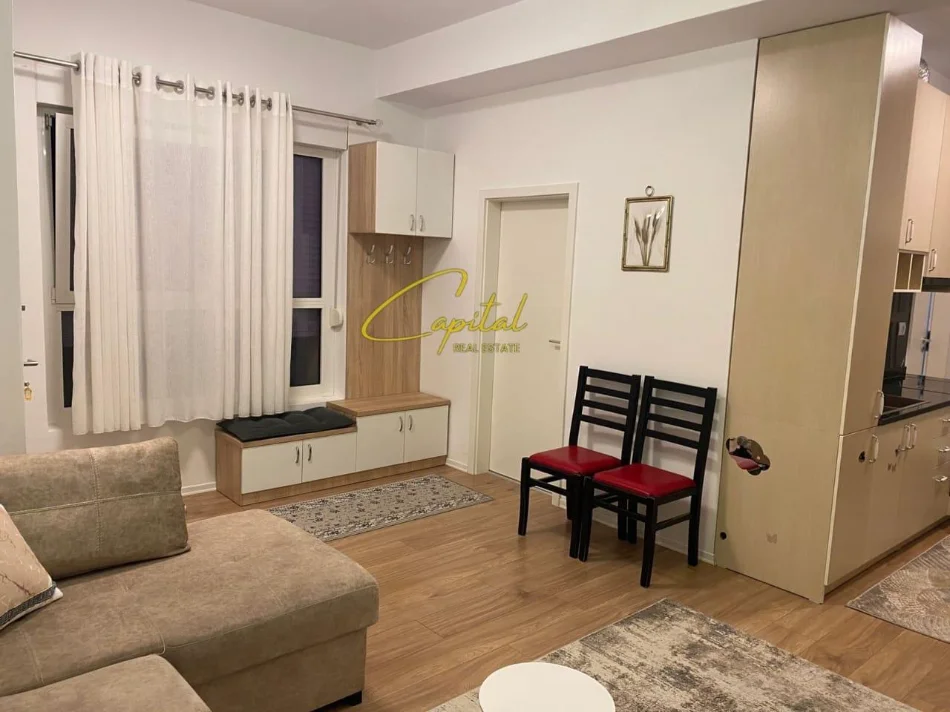 Tirane, jepet me qera apartament 1+1 Kati 2, 55 m² 400 € (ALI DEMI)