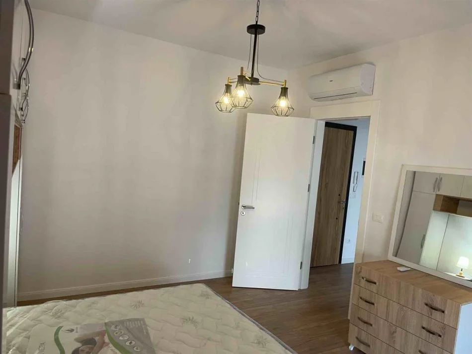 Tirane, jepet me qera apartament 1+1+PARKIM Kati 3, 67 m² 450 € (SELITE PRANE AKU-SE)