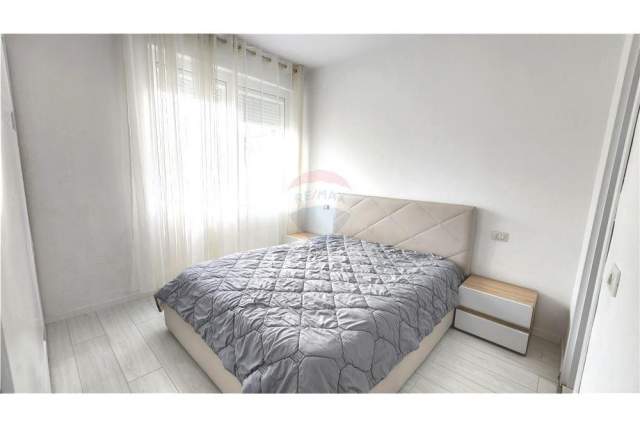 Tirane, jepet me qera apartament 2+1+BLK Kati 5, 100 m² 550 Euro (Petro Nini Luarasi)