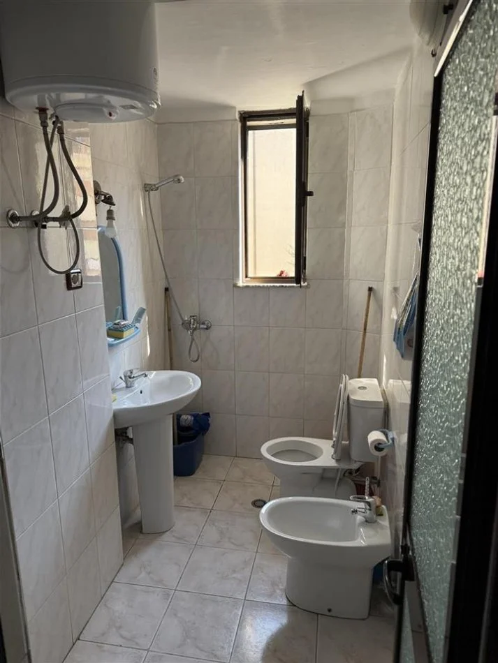 Shqiperi, jepet me qera apartament 1+1+Ballkon Kati 4, 60 m² 500 € (Vasil Shanto)