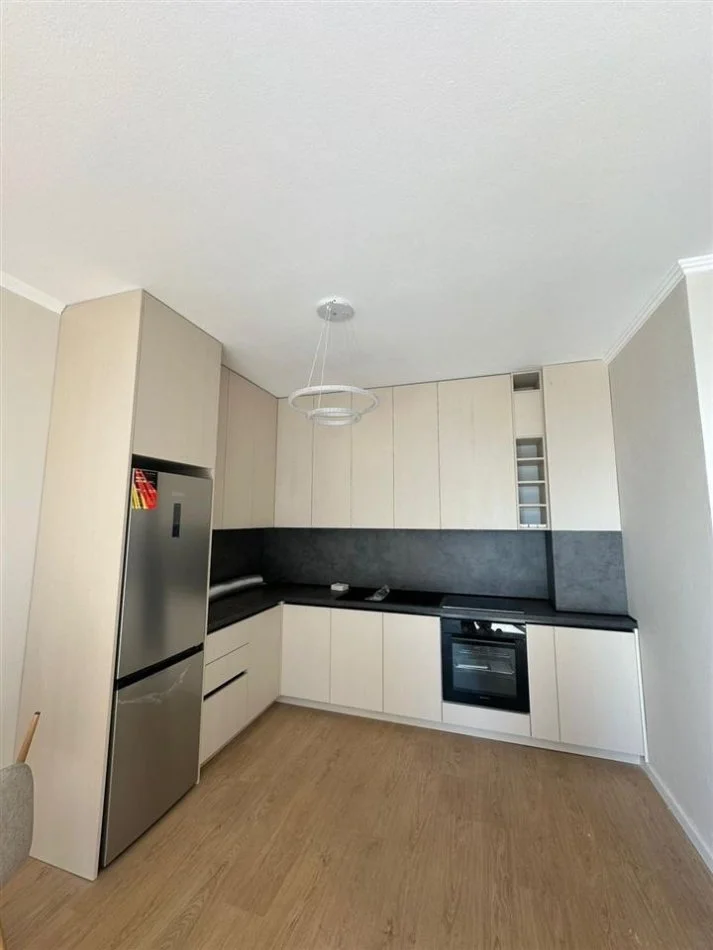 Tirane, jepet me qera apartament 2+1 Kati 5, 95 m² 1.000 € (MINE PEZA)