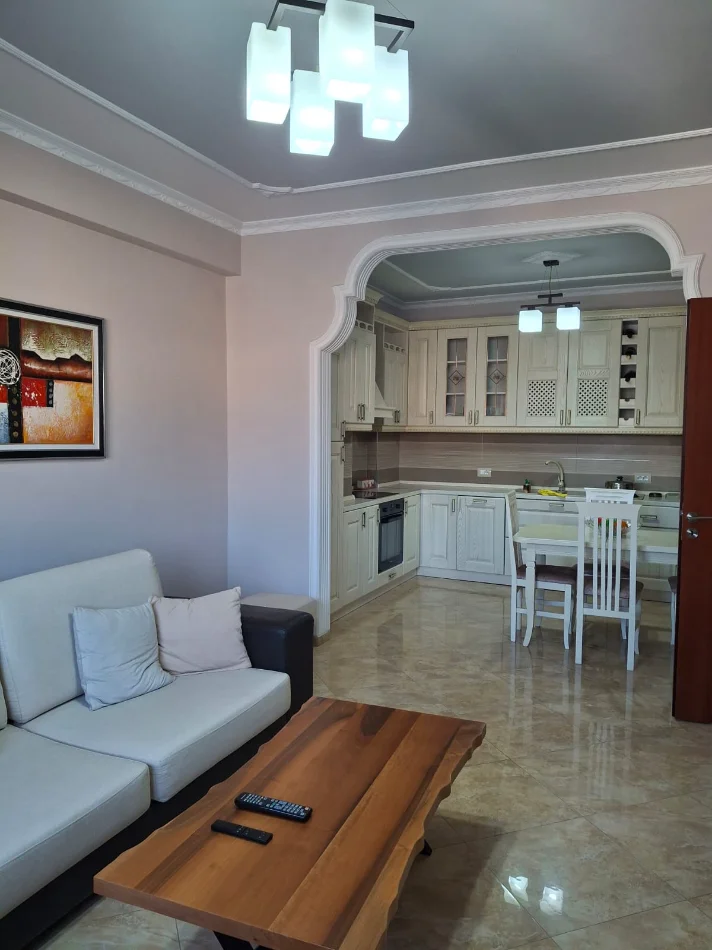 Tirane, jap me qera apartament 2+1+Ballkon Kati 5, 100 m² 55 000 Leke (Ali Dem)