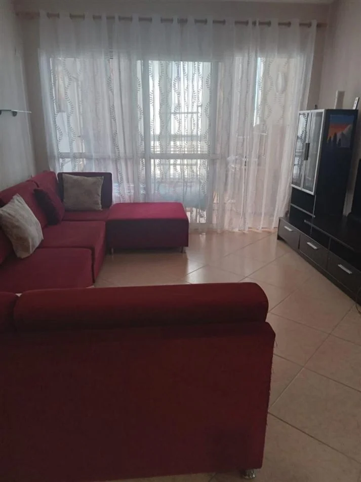 Tirane, jepet me qera apartament 3+1+Ballkon, Kati 6, 81 m² 500 € (rruga e dafinave)