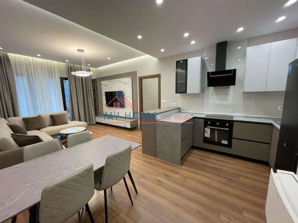 Tirane, jepet me qera apartament 2+1+Ballkon Kati 9, 111 m² 880 € (Rruga e Dibres)
