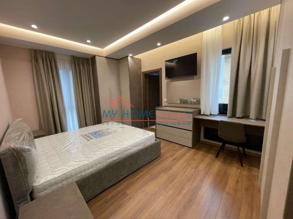 Tirane, jepet me qera apartament 2+1+Ballkon Kati 2, 113 m² 700 € (Rruga e Dibres)
