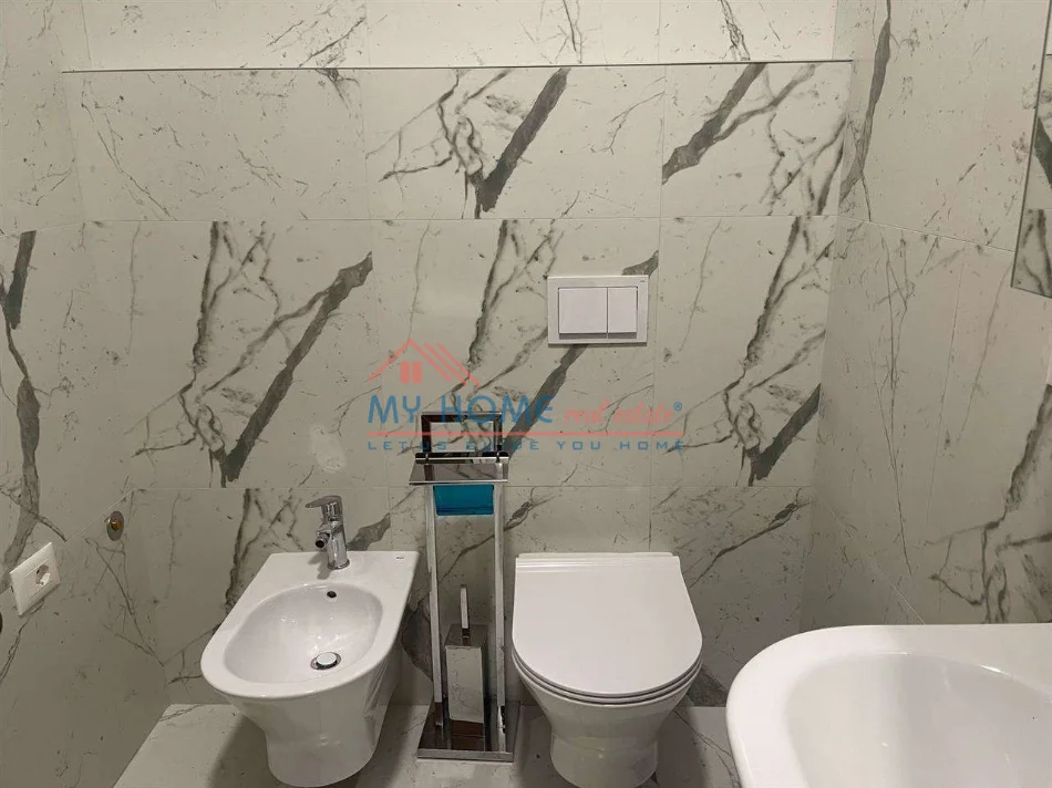 Tirane, jepet me qera apartament 2+1+Ballkon Kati 2, 113 m² 700 € (Rruga e Dibres)