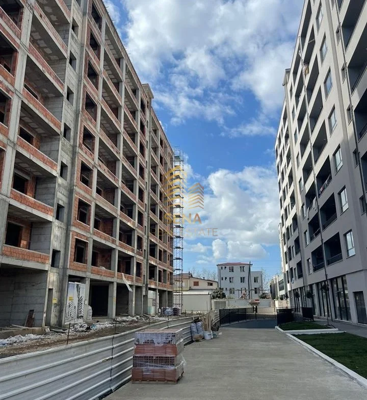 Tirane, shitet apartament 2+1+Ballkon Kati 8, 97 m² 79.000 € (Kamez, Rruga Bulevardi Blu)