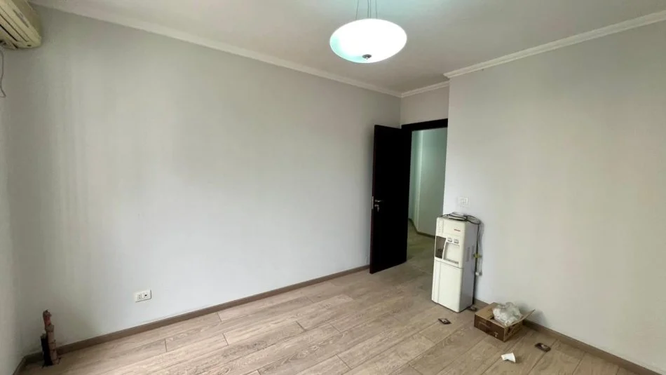 SHITET : 2+1📍21 Dhjetori - Rr.Muhamet Gjollesha (Hotel Mondial) - 258,000€ -  S.103m² - Kt.3 || Mundesi ndarje ne 2 Apartamente🔥