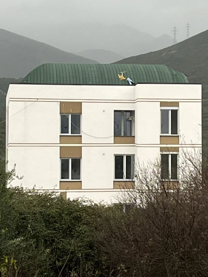 🔵 Shitet: 1+1 Himarë ( te kalçeto) 📍 - (120.000 Eu) Sip : 52 m² & 1 post parkimi përfshirë || 120.000 euro || Pallat i sapo përfunduar🔥🔥