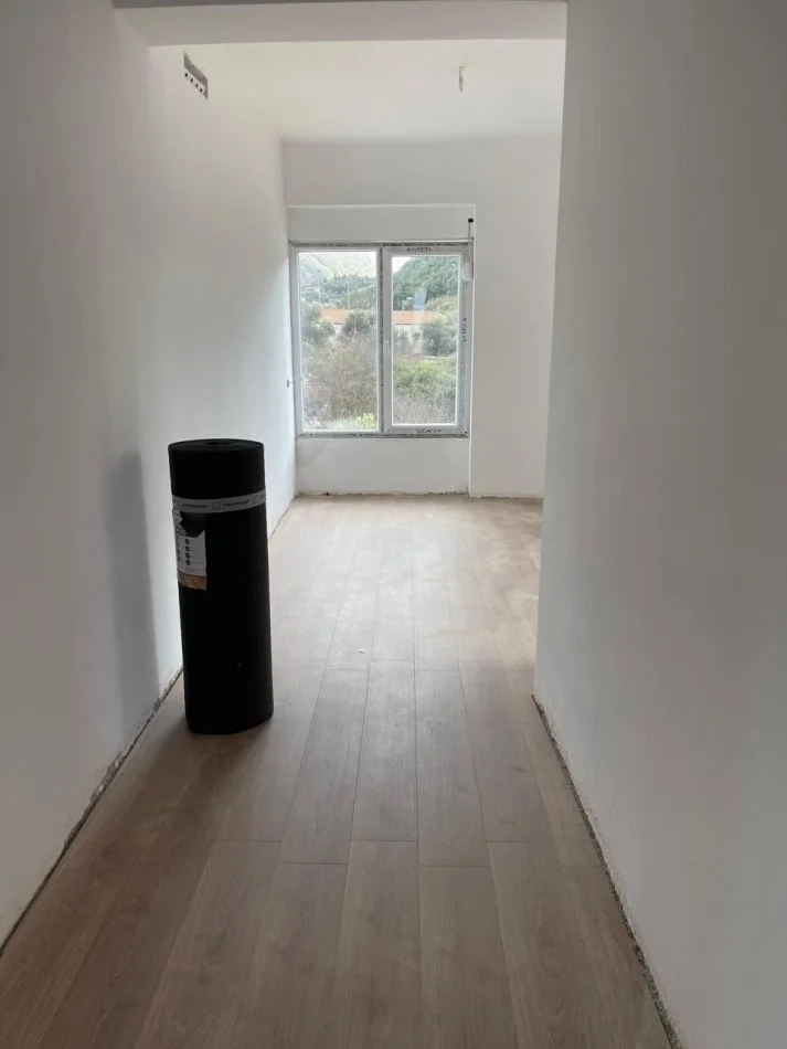 🔵 Shitet: 1+1 Himarë ( te kalçeto) 📍 - (120.000 Eu) Sip : 52 m² & 1 post parkimi përfshirë || 120.000 euro || Pallat i sapo përfunduar🔥🔥