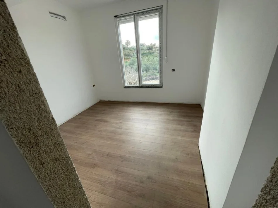 🔵 Shitet: 1+1 Himarë ( te kalçeto) 📍 - (120.000 Eu) Sip : 52 m² & 1 post parkimi përfshirë || 120.000 euro || Pallat i sapo përfunduar🔥🔥