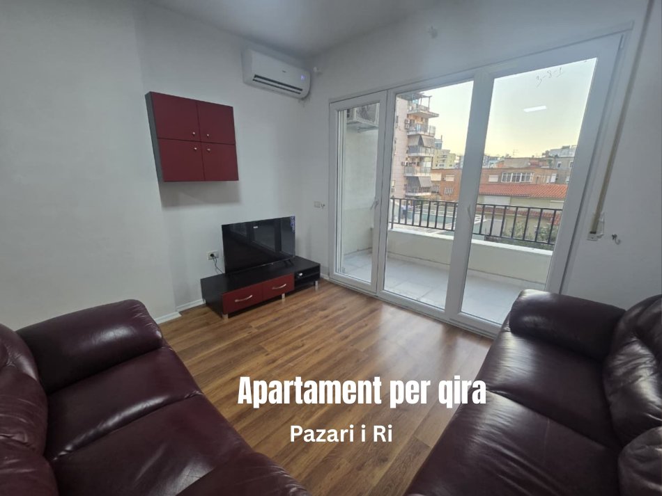 Tirane, jepet me qera apartament 1+1+Ballkon Kati 3, 70 m² 680 € (Pazari i Ri, Rruga Qemal Stafa)