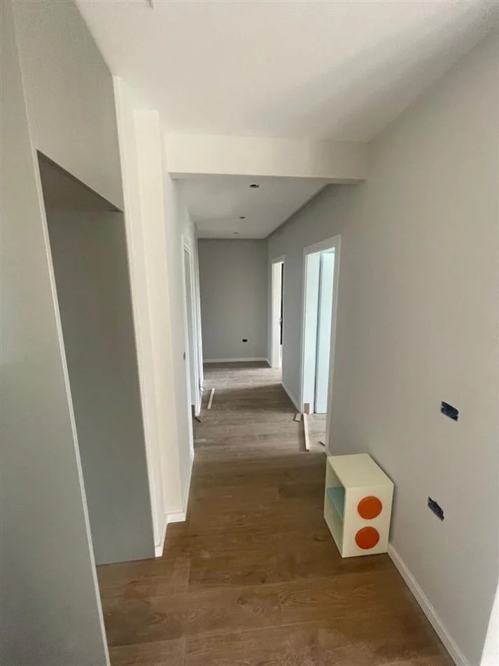 Tirane, shitet apartament 2+1+Aneks+Ballkon Kati 7, 100 m² 275.000 € (Komuna Parisit)