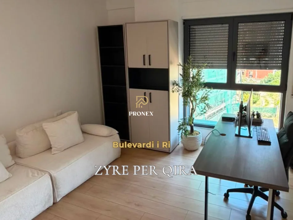 Tirane, jepet me qera zyre Kati 2, 122 m² 1.300 € (Bulevardi i Ri)