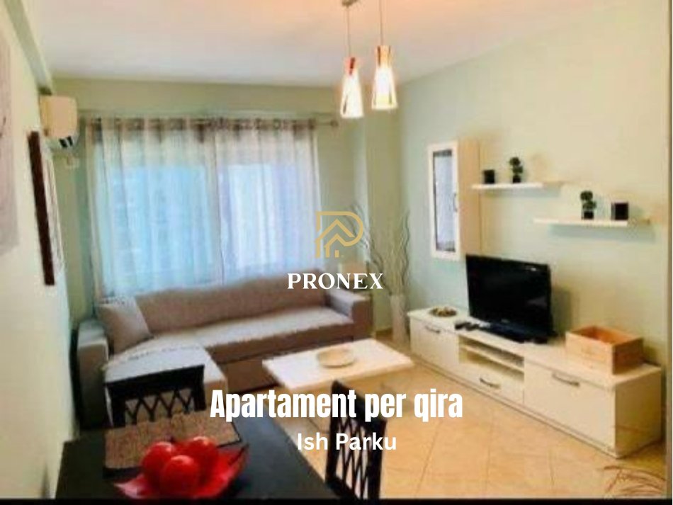 Tirane, jepet me qera apartament 1+1+Ballkon Kati 5, 60 m² 550 € (Ish Parku i Autobusave)