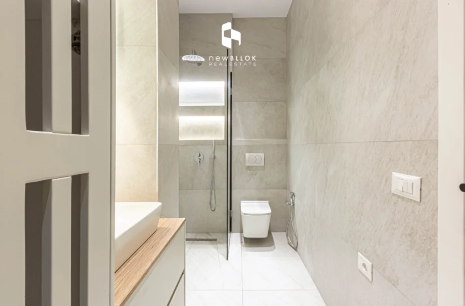 💫 94m² Perfeksion me Oxhak, Tarracë & Verandë! 💥 Shitet Penthouse 1+1 Luxury P.2025 - Mbi 50K Investim & Pamje Ballore (📍LIQENI THATË - RADISSON 🏢