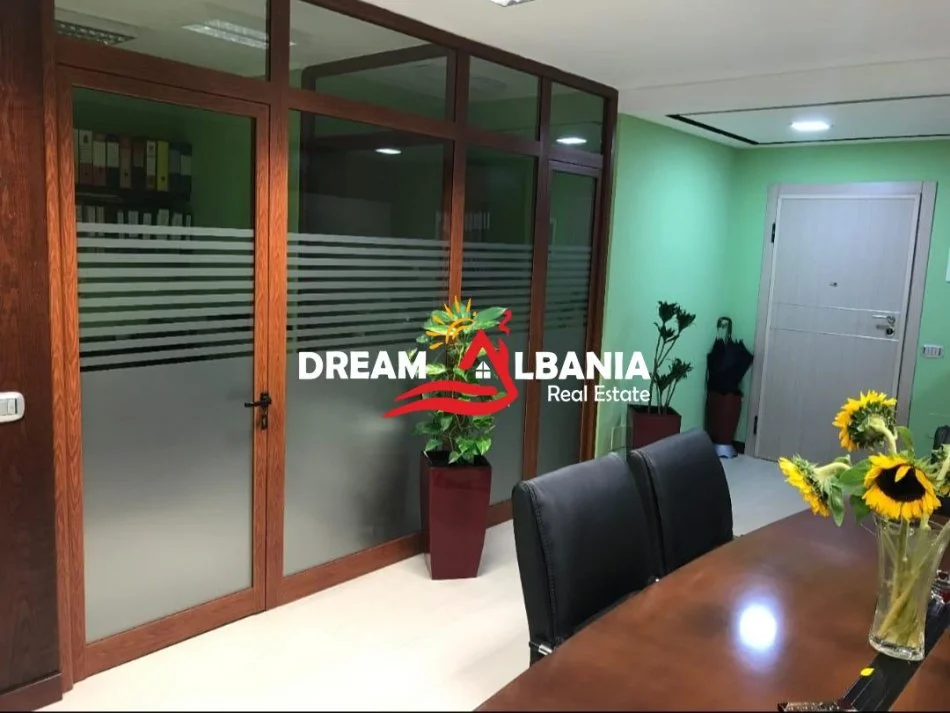 Tirane, shitet apartament 3+1 , 165 m² 550.000 € (bllok)