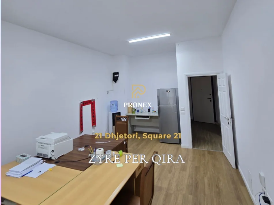Tirane, jepet me qera zyre Kati 6, 76 m² 700 € (21 Dhjetori, Kompleksi Square 21)