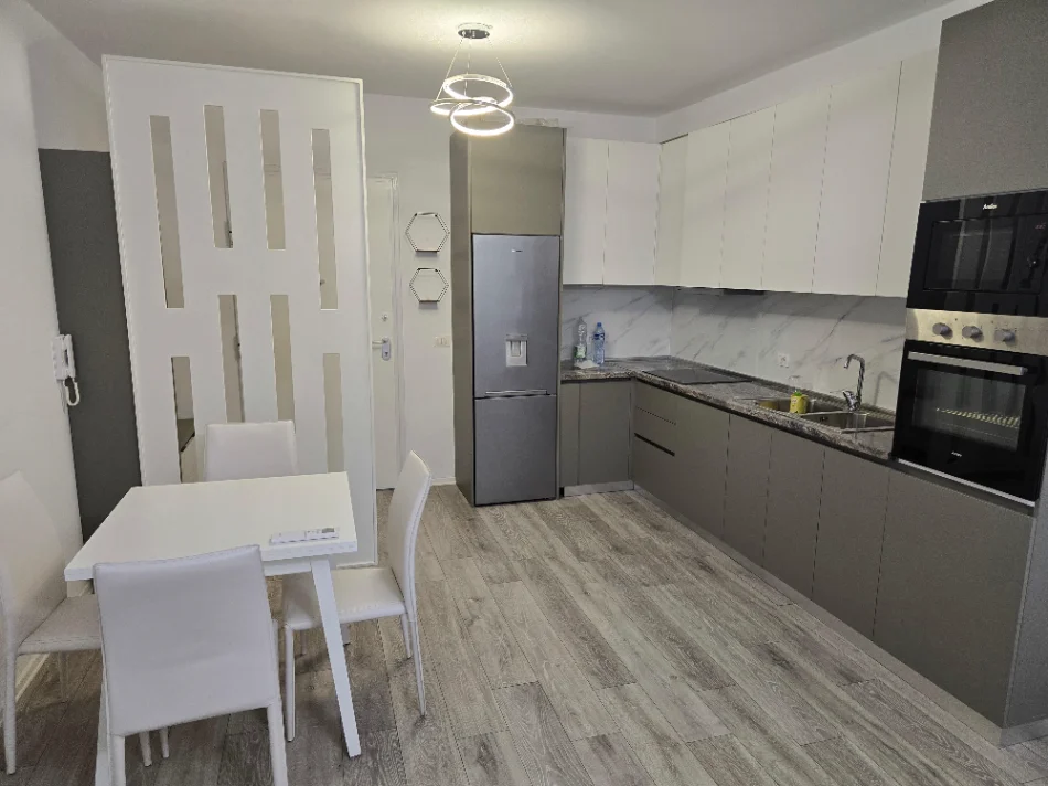 Tirane, jepet me qera apartament 1+1+Ballkon Kati 2, 70 m² 600 € (FUSHA E ALI DEMIT)