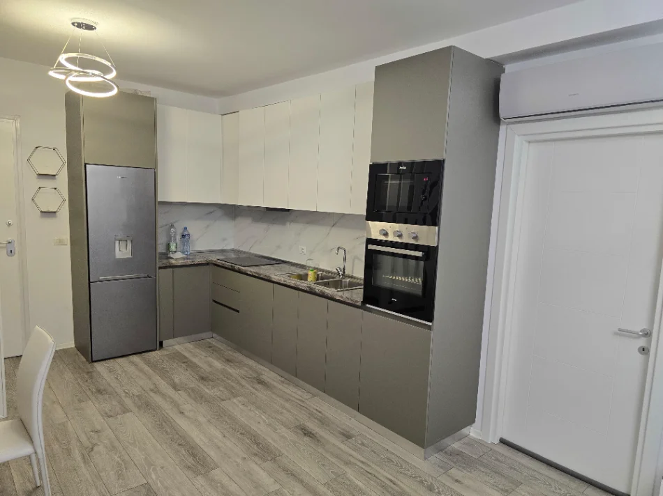 Tirane, jepet me qera apartament 1+1+Ballkon Kati 2, 70 m² 600 € (FUSHA E ALI DEMIT)