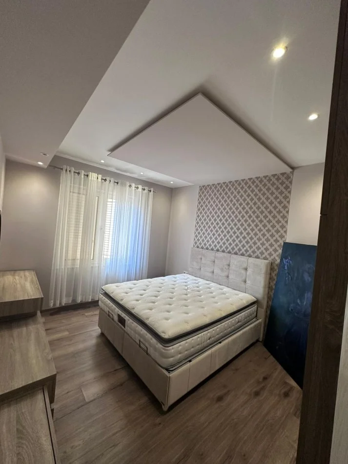 Tirane, jepet me qera apartament 2+1+Aneks+Ballkon Kati 3, 80 m² 600 € (DURRESIT)