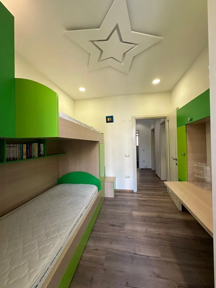 Tirane, jepet me qera apartament 2+1+Aneks+Ballkon Kati 3, 80 m² 600 € (DURRESIT)