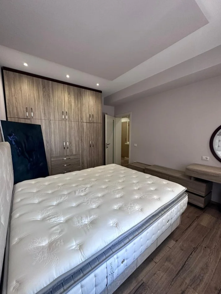 Tirane, jepet me qera apartament 2+1+Aneks+Ballkon Kati 3, 80 m² 600 € (DURRESIT)