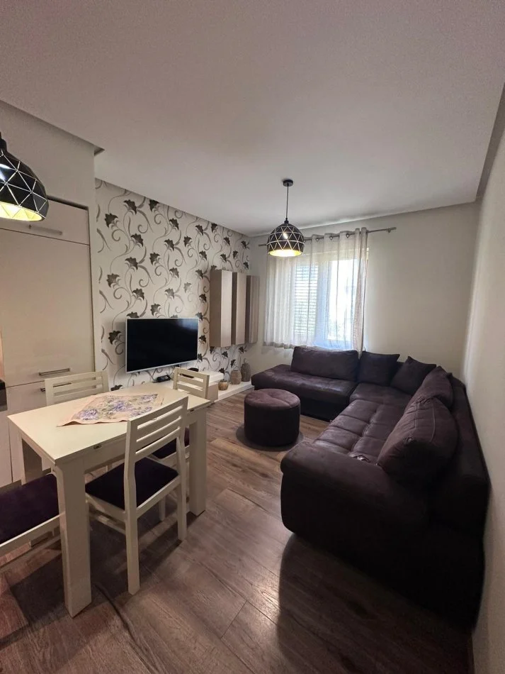 Tirane, jepet me qera apartament 2+1+Aneks+Ballkon Kati 3, 80 m² 600 € (DURRESIT)
