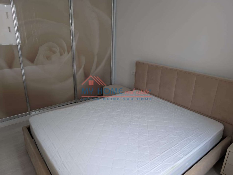 Tirane, jepet me qera apartament 2+1+Ballkon Kati 2, 96 m² 700 € (River Residence)